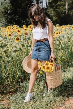 Outfit Finca Mujer, Sunflower Skirt Outfit, Farm Outfit Ideas, Farm Outfit Women, Sister Photoshoot, Sunflower Outfit, Sunflower Farm