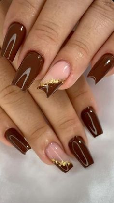 🐻🤎 Brown Nails With Foil, Nails For A Brown Dress, Brown Nails With Gold Flakes, Brown And Gold Nails Short, Black And Brown Nails Design, Tan And Brown Nails, Red Nail Long, Burgundy And Nude Nails, Burgundy Toe Nails