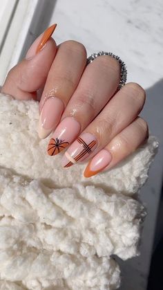 Fall Vibes Nails, Nail Art Halloween, Holloween Nails, Halloween Acrylic, Gel Paint, Halloween Acrylic Nails, Cute Halloween Nails, Medium Almond