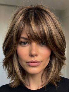 Layered Bottom Hair, Short Layered Hair For Women, Modern Medium Hairstyles, Short Hair Styles For Women With Bangs, Medium Length Shaggy Bob, Fine Medium Length Hair With Layers, 50 Plus Hairstyles Over 50, Medium Hair With Bangs And Layers, Shoulder Length Layered Hairstyles