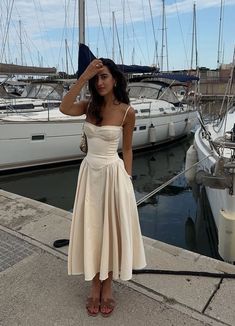 Classy But Elegant Outfit, Classy Spring Outfits Casual, Elegant Loose Dresses, Romantic Girly Outfits, Soft Glam Outfits Aesthetic, Date Dresses Classy, Graduation Ball Outfit, Poetic Outfits, Summer Sleeveless A-line Dress With Fitted Bodice