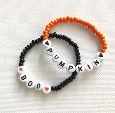 Girls Halloween Outfit, Halloween Gifts for Toddlers, First Halloween Outfit Girl, Halloween Bracele Halloween Beaded Jewelry, Pulseras Kandi, Gifts For Toddlers, Treats Halloween, Pony Bead Bracelets, Halloween Toddler, Toddler Bracelet, Homemade Bracelets, Preppy Bracelets