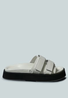 Sandalia sin cordones con hebilla blanca, con adornos de velcro. La plantilla suave agarra bien los pies y se relaja. Manténgase a la vanguardia con ANISTON en su guardarropa casual. El lujo por excelencia: obtenga uno para los momentos en que desea descansar, para los innovadores y líderes de la moda.
 Tipo: sin cordones
 Tipo de tacón: Flatform
 punta redonda abierta
 Material Superior: Cuero Genuino
 Forro: Cuero
 Plantilla: Cuero
 Suela: suela duradera hecha a mano de peso ligero

 Tacón: E Comfortable White Slides With Leather Footbed, Comfortable White Slippers With Leather Footbed, White Double Strap Sport Sandals With Cushioned Footbed, White Leather Slide Sport Sandals, White Leather Sport Sandals With Textured Footbed, White Slip, Leather Pieces, Heel Type, The Times