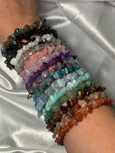 Bracelet Ideas Crystal, Bracelet Ideas Glass Beads, Crystal Bracelets Aesthetic, Crystal Bracelet Ideas, Crystal Bead Bracelets, Afro Jewelry, Crystal Beaded Bracelets, Crystal Beads Jewelry, Girly Bracelets