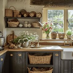 Antique accessories, fresh flowers, and woven baskets add a touch of rustic charm to this inviting English countryside kitchen English Country Style Kitchen, English Country Kitchen Ideas, Cozy Country Kitchen, Cozy Cabin Kitchen, Rustic Wood Beams, Country Kitchen Inspiration, Country Kitchen Accessories