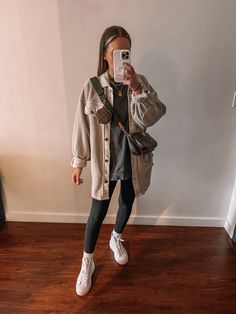 In Between Weather Outfits Casual, Sneaker Work Outfits Women Winter, Rainy Day Outfit For Fall Casual, Mom Looks Casual Winter, Brewery Hopping Outfit, Outfit Inspo Sweatshirt, Casual Outfits Athleisure, Fall Outfit Inspo 2022 Casual, Fall Winter Casual Outfits