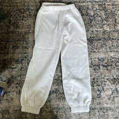 Brand New Without Tags Size Extra Small Bound, White Jogger Sweatpants. From Nordstrom’s. Casual White Wide Leg Joggers, Casual White Wide-leg Joggers, White Stretch Joggers With Ribbed Waistband, White Stretch Joggers For Loungewear, Stretch White Joggers With Pockets, White Stretch Joggers With Pockets, White Cotton Sweatpants With Elastic Cuffs, Sporty White Pants With Elastic Cuffs, White Joggers With Elastic Waistband For Loungewear