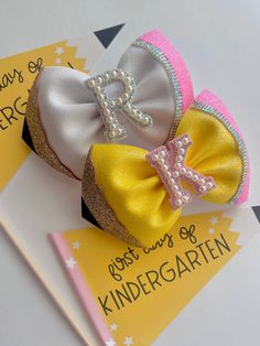 Scuba Neoprene Bows. Style description is shown through a picture in the gallery. a neoprene bow topped with a glitter foam Fancy Bows Diy, Boutique Hair Bows Diy, Cheer Hair Bows, Girls Hair Bows Diy, School Hair Bows, Boho Crafts Diy, Fancy Bows, Cheer Hair, Ribbon Sculpture