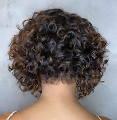 Short in the Back Bob for Curly Hair Short Curly Crochet Hair, Curly Angled Bobs, Short Curly Bob Hairstyles, Short Permed Hair, Curly Pixie Hairstyles, Short Curly Pixie, Bob Haircut Curly, Simple Prom Hair