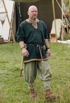 Mens Larp Clothing, Traditional Norse Clothing Men, Men’s Viking Cosplay, Nordic Medieval Clothing, Viking Larp Men, Sca Viking Garb Men, Nordic Men Vikings, Viking Tunic Mens, Viking Fashion Men