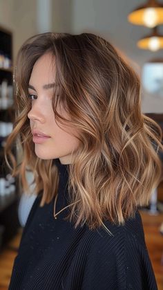 25 Radiant Dirty Blonde Hair Color Ideas for Every Skin Tone Sunkissed Highlights Brown Hair, Sunkissed Brunette, Sunkissed Balayage, Sunkissed Hair Brunette, Sunkissed Hair, Warm Blonde Hair, Rambut Brunette