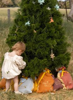 DIY Personalised Christmas Gift Sacks — Al + Imo | Custom Timber Furniture & DIY Australia DIY Personalised Christmas Gift Sacks Hanging Bookshelves, Pressed Flowers Diy, Floating Shelves Diy, Mat Pilates, Beginner Woodworking Projects