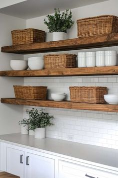 Looking for Kitchen Shelves Decor? Find beautiful aesthetic inspirations that will elevate your kitchen decor and create a stunning visual impact. Above Sink Decor, Upstairs Laundry, Women Cave, Shelf Decor Ideas, Luxury Kitchen Ideas, Floating Glass Shelves