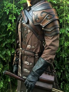 This is not a item you can buy. There's a point behind this. This person customized their outfit. If you work hard, you could look this great. Fantasy Leather Armor Male, Leather Armour Male Concept Art, Black Leather Armor, Vest Fantasy Leather Armor, Elven Leather Armor, Silver Armor