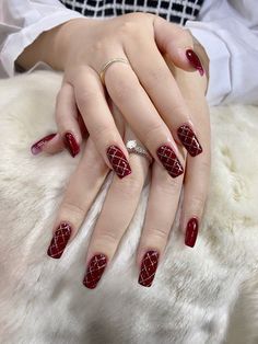 Karvachauth Nails Design, Pretty Nail Art Designs Sparkle, Christmas Nails Vino, Red Nail Art Designs Wedding Classy, Nail Art Wedding Elegant Red, Red Nail Art Elegant, Red Bridal Nails, Maroon Nail Art, Maroon Nail Designs