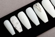 Nail Art Blanc, Acrylic Nails Natural, White Press On Nails, Nails Bridal, Nails With Rhinestones, Acrylic Press On Nails, Flower Nail Designs, White Nail Art, Nails Fake