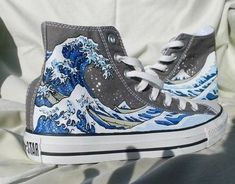 Converse 2020, Hand Painted Converse, Paint Shoes, Converse Style Women, Painted Converse, Converse Aesthetic, Converse Outfits, Dye Ideas, The Great Wave