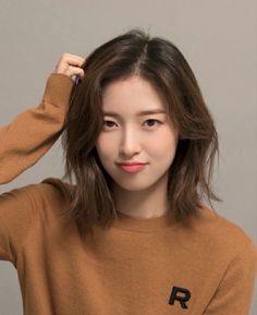 Kpop Medium Hair, Suzy Short Hair, Asian Medium Hair, Japan Short Hair, Short Hair Asian Girl, Japan Haircut, Asian Bob Haircut, Kpop Short Hair