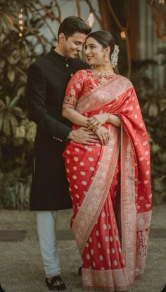 Banaras Saree Blouse Designs Latest, Indian Romantic, Brides Outfit, Bride Groom Photoshoot, Indian Wedding Clothes For Men, Romantic Love Story, Latest Saree Blouse, Bridesmaid Poses