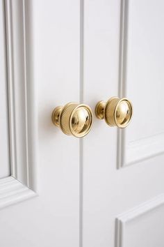 Polished Brass Knurled Door Knob Gold Door Knobs, Bathroom Decor College, Cabinet Handles Modern, Modern Cabinet Doors, Wooden Door Knobs