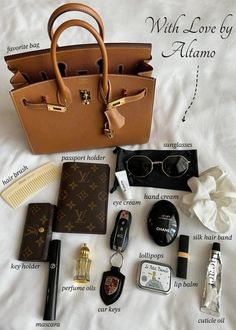 Inside My Bag Aesthetic, My Bag Aesthetic, Bag Spill, Celebrity Casual Outfits, Luxury Lifestyle Fashion, In My Purse