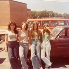 1960s Summer Aesthetic, 60s Teenage Fashion, 70s Friends Aesthetic, 1960 Aesthetic Fashion, 80s Real Photos, 80s Pictures Vintage, 70s Girls Fashion, 1980s Summer Aesthetic, 70s Girl Aesthetic