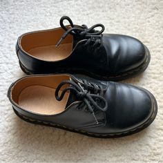 My Gently Loved First Pair Of Docs! Great Investment And Perfect For Going Out And For Work. Just Trimming Down My Collection But Not In A Hurry To Sell. But If You’re Really Enthusiastic About This Style Im Sure We Can Figure Something Out! Us Womens Size 5 (But Uk Size 3) Dr Martens Shoes, Martens Shoes, In A Hurry, Vintage Shoes, My Collection, Dr. Martens, Flat Shoes Women, Loafer Flats, To Sell