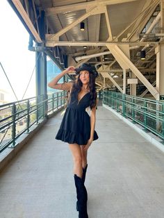 Country Concerts Outfits, Cowgirls Morgan Wallen, Concerts Outfits, Country Concert Outfit Ideas, Lunch Dresses, Concert Outfit Ideas, Downtown Outfits, Europe Outfits, Country Girl Style