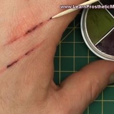 Create simple & effective 'scratch-effect' makeup Scratches Makeup Halloween, Fake Scratches Makeup, Fx Makeup Wounds, Fake Scratch Makeup, Fake Scar Makeup Tutorials, Scratch Makeup Halloween, Pirate Makeup Tutorial, Fake Scar Makeup, Burn Makeup Special Effects