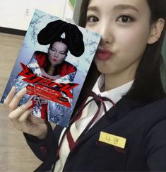 Nayeon from Twice Holding Homogenic by Björk Bjork Portrait, Bjork Pfp, Bjork Homogenic, Meme Faces, Neon Genesis Evangelion, Kpop Funny, Aphrodite, Girls Generation, Cute Icons