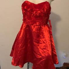 This Is Never Worn.I Bought This For A Party That I Wasn’t Able To Attend.Unfortunately,I Could Not Return It.Still In New Condition Red Satin Holiday Dress, New Long Dress, Feather Print Dress, Blue Babydoll Dress, Summer Slip Dress, Strapless Denim Dress, Navy Blue Bridesmaid Dresses, Colorful Dresses Formal, Strapless Bodycon Dress