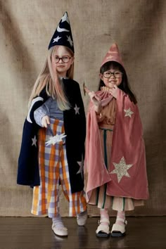 Halloween Witch Costume Aesthetic, Aesthetic Costume Ideas, Waldorf Halloween, Star Witch, General Aesthetic, Magical Halloween, Kid Halloween, Wizard Costume, Stars And Moons