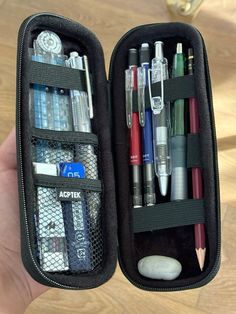 #fashion #1 #foryoupage #school #aesthetic Pencil Case Essential, Artist Pencil Case, Stationary Aesthetic, Cute Pencil Case, Inside My Bag