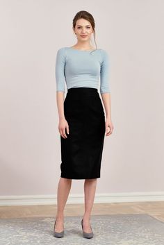 Pencil Skirt Outfits Formal, Pencil Skirt For Petite Women, Black Straight Midi Skirt Outfit, Pencil Skirt 2023, Black Midi Pencil Skirt Outfit, Pencil Skirt Work Outfits, Black Pencil Skirt Outfits, High Waisted Pencil Skirt Outfit, Noor Aesthetic