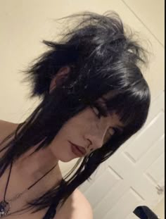 Goth Haircuts Long, Alt Aesthetic Hair, Goth Messy Bun, Straight Hair Styles With Bangs, Emo Hair With Bangs, Alt Ponytail, How To Style Emo Hair, Alt Long Hairstyles, Alternative Hairstyles Black Women