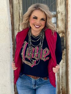 FINAL SALE Long sleeve Leopard Love Graphic Tee by Texas True Threads Small natural leopard print outlined in red and pink on a black long sleeve tee True to size fit, or size down to a smaller size for a slimmer fit Cowgirl Outfits For Women, Western Ideas, Sr 25, Black Long Sleeve Tee, Casual Work Attire, Cowgirl Dresses, Country Cowgirl, Love Graphic, Pants Women Fashion