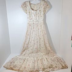 Vintage 1970s Gunne Sax Jessica Cream And Pink Floral Prairie Maxi Dress Size 9. Bead And Lace Accents. Length 57", Chest 15", Waist 13" Flat Across. A Little Discoloration Under The Arms, But Otherwise In Good Preowned Condition. See All Pictures For Details. One Day Shipping. Vintage Cream Prairie Dress For Summer, Spring Prairie Dress With Empire Waist, Spring Vintage Maxi Dress With Short Sleeves, Vintage Short Sleeve Maxi Dress For Spring, Cream Lined Vintage Dress For Summer, Vintage Beige Prairie Dress For Spring, Fitted Cream Prairie Dress, Pink Fitted Prairie Dress For Spring, Vintage Beige Short Sleeve Maxi Dress