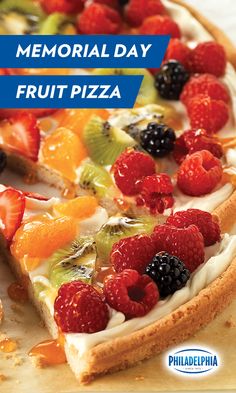 a close up of a pizza with fruit on it and the words memorial day fruit pizza