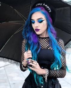 Makeup For Blue Hair, Goth Women, Goth Beauty, Penteado Cabelo Curto, Dark Gothic, Gothic Beauty, Gothic Girls