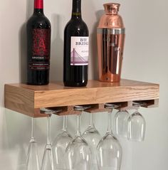 This handcrafted wine glass shelf is a sturdy, wall mounted floating shelf made from white oak hardwood. It provides a stylish, space-saving home for your beautiful wine glasses and other stemware. This wine glass rack meets all your needs for Style + Function + Organization. And makes it very easy for you and your friends to "wine down" together. Choose from any of our 9 stains. Length depends on the size of your space, and how many wine glasses you want to display. Each section of the shelf ho Beach Kitchen Ideas, Wine Glass Shelf, Wine Rack Design, Glass Pan, Beach Kitchen, Wine Down, Wine Glass Rack, Glass Rack, Great Wedding Gifts