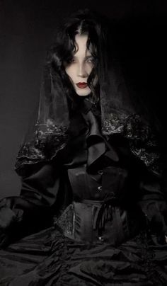 Victorian Vampire Woman, Vampire Aesthetic Woman, Victorian Vampire Aesthetic Outfit, 1800s Vampire, Vampire Asethic, Vampire Clothes Aesthetic, Vampire Victorian Aesthetic, Vampire Aesthetic Female, Vampire Woman Aesthetic