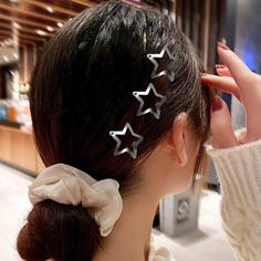 Material : ALLOY Gender : Girls Item Type : headwear Department Name : ADULT Describe:Product name: star hairpinColor as shownMaterial: AlloySize: 3.2cm/1.25inSweet and cool hot girl style star hair clip, suitable for any hairstyle, very versatileSampling of high-quality materials is reusable, not easy to fade and break.Classic design, the hair clip stays well in one place and keeps hair from getting messy.The stylish and beautiful star pattern ensures their popularity and practicality.You can buy more than one to share with your friends and wear them together.notes:1. As we all know, different computers display different colors, and the actual color may be slightly different from the picture below.2. If you find it difficult to choose the size, you can contact me at any time, we will give Star Clips, Diamond Hair, Star Headband, Hair Grips, Rhinestone Hair Clip, Bridal Hair Clip, Star Hair, Metal Hair Clips, Hair Accessories Clips