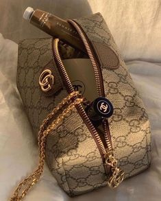 Penyimpanan Makeup, Replica Designer Handbags, Latest Bags, Chanel Purse, Designer Replica, Dior Handbags, Chanel Vintage, Hermes Handbags, Replica Handbags