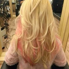 Blonde With Pink Hair, Blonde Hair Layers, Blonde With Pink Highlights, Highlights In Blonde Hair, Pink Hair Tips, Hair With Pink Highlights, Blonde Hair With Pink