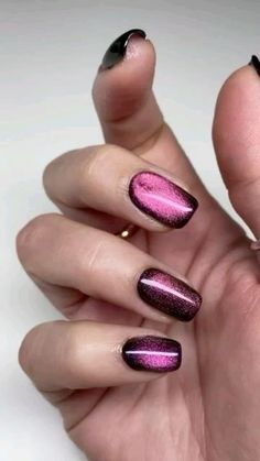 Black Pink Cat Eye Nails, Black And Pink Cat Eye Nails, Galaxy Gel Nails, Black Cateye Nailart, Magnet Gel Nails, Black And Red Cat Eye Nails, Maroon Cat Eye Nails, How To Paint Nails Perfectly, Burgundy Cat Eye Nails