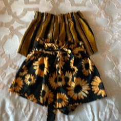 Shein 2 Height Waist Shorts Sunflower Print Tie Front Second One Striped Shorts Size Small New Never Worn Perfect Condition Orange Floral Print Summer Bottoms, Summer Orange Floral Print Bottoms, Black Floral Print Bottoms For Summer, Orange Spring Shorts For Day Out, Orange Shorts For Spring Day Out, Spring Day Out Orange Shorts, Black Floral Print Shorts For Summer, Orange Shorts For Spring Vacation, Casual Yellow Floral Print Shorts