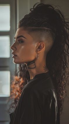 Curly Hair With Undercut Women, Long Curly Hair With Undercut, Curly Hair With Undercut, Woman Mohawk, Pixie Shaved Sides, Cyberpunk Hairstyles, Hair With Undercut, Long Hair Shaved Sides, Hairstyle Pixie