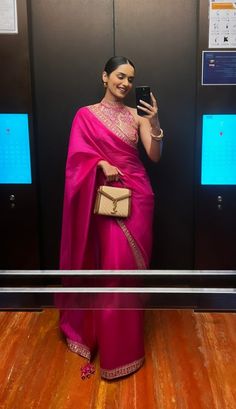 Pink Saare Look, Saree Wedding Guest Indian, Magenta Saree Look, Embroidered Sarees Designer, Saree 2024 Trend, 2024 Saree Trends, Blouse For Pink Saree, Pink Saree For Wedding, Dark Pink Saree Contrast Blouse