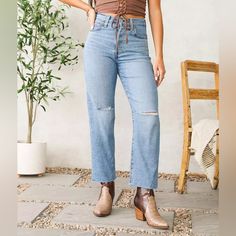 Ultra High Rise Hidden Button Fly Stretch Fabric Slim Fit That Is Straight Through The Hip And Thigh Excellent Condition Levis 501 Women, White Denim Jeans, Levi’s Jeans, Striped Jeans, Levi’s 501, Destroyed Jeans, Button Fly Jeans, Straight Leg Denim, Slim Straight Jeans