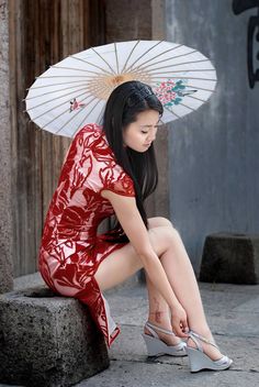 Chinese Cheongsam, Qipao  http://www.cultureincart.com/story/chinese-cheongsam-qipao.html Qi Pao, Traditional Chinese Dress, China Dress, Shooting Photo, Asia Girl, Chinese Dress, Cheongsam, Ladies Fashion, Asian Fashion